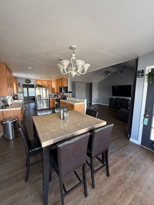 Building Photo - Spring Valley Lake Home