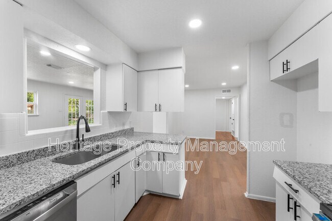Building Photo - 4407 Bikini Dr