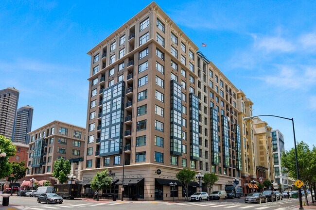Building Photo - Top Floor Condo in the Gaslamp District!
