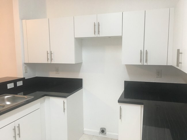 Building Photo - 1398 NE 33rd Ave