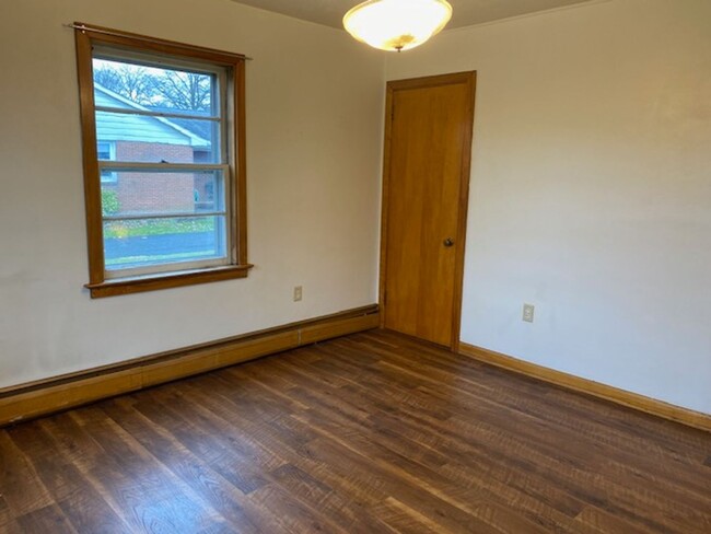 Building Photo - ALL UTILITIES INCLUDED 2 bedroom 1 bathroo...