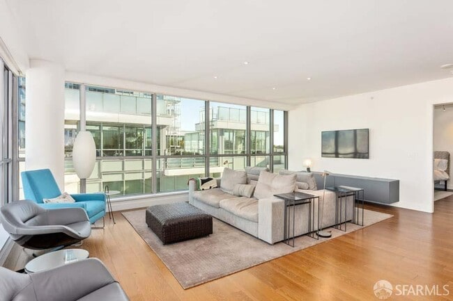 Building Photo - 718 Long Bridge St