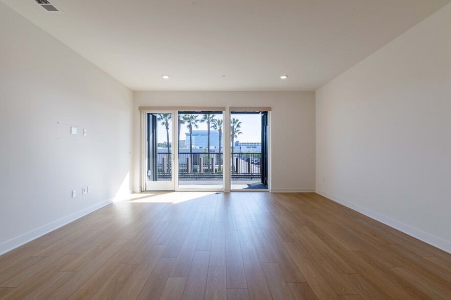 Building Photo - 2207 Rivington