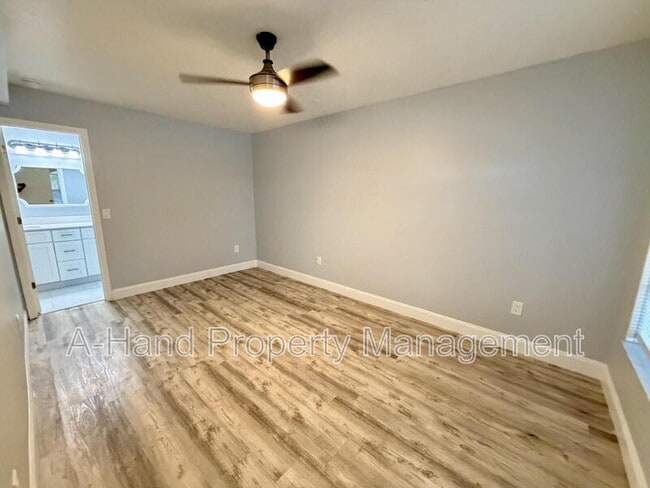 Building Photo - 205 Coconut Palm Way