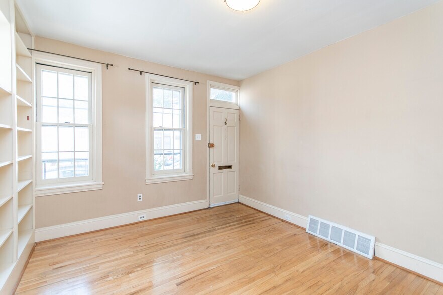 Building Photo - 527 S Lecount St