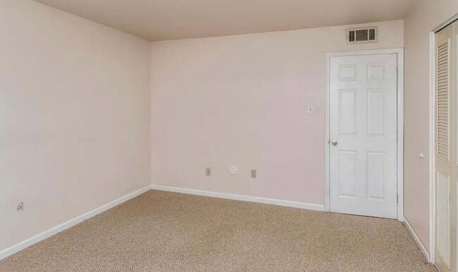 Bedroom - 211 Meadow Woods Ln