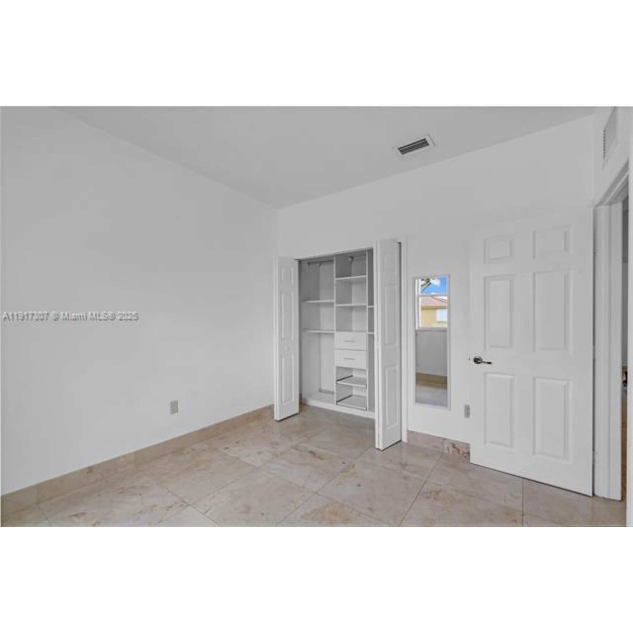 Building Photo - 8643 NW 112th Pl