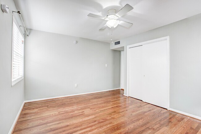 Building Photo - Charming 2-Bedroom Chevy Chase Condo! Parking and Utilities Included!