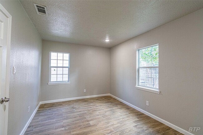 Building Photo - 3818 Blodgett St
