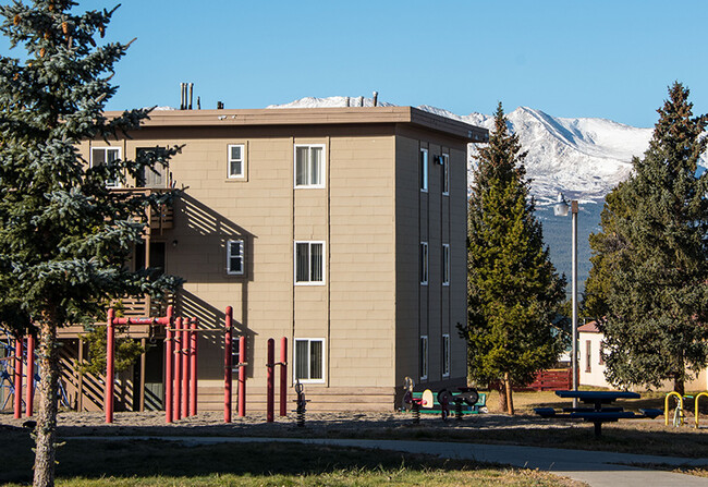 Building Photo - 1550 Mt Lincoln Dr E