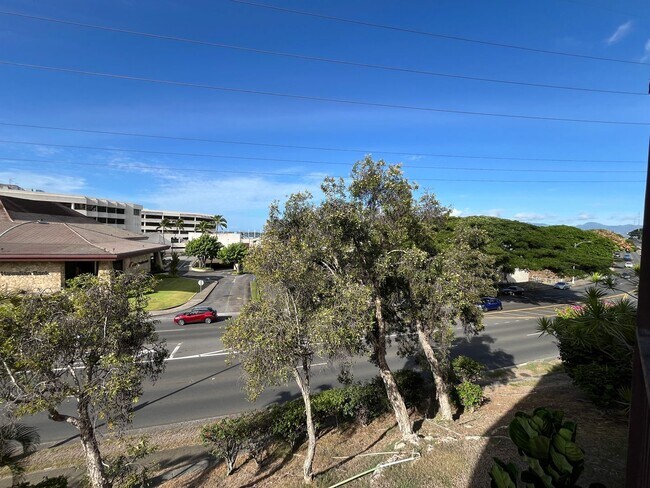 Building Photo - 775x - Bougainville #315
