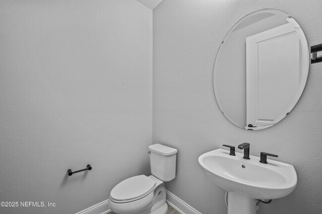 Building Photo - 27 Oak Pk Dr