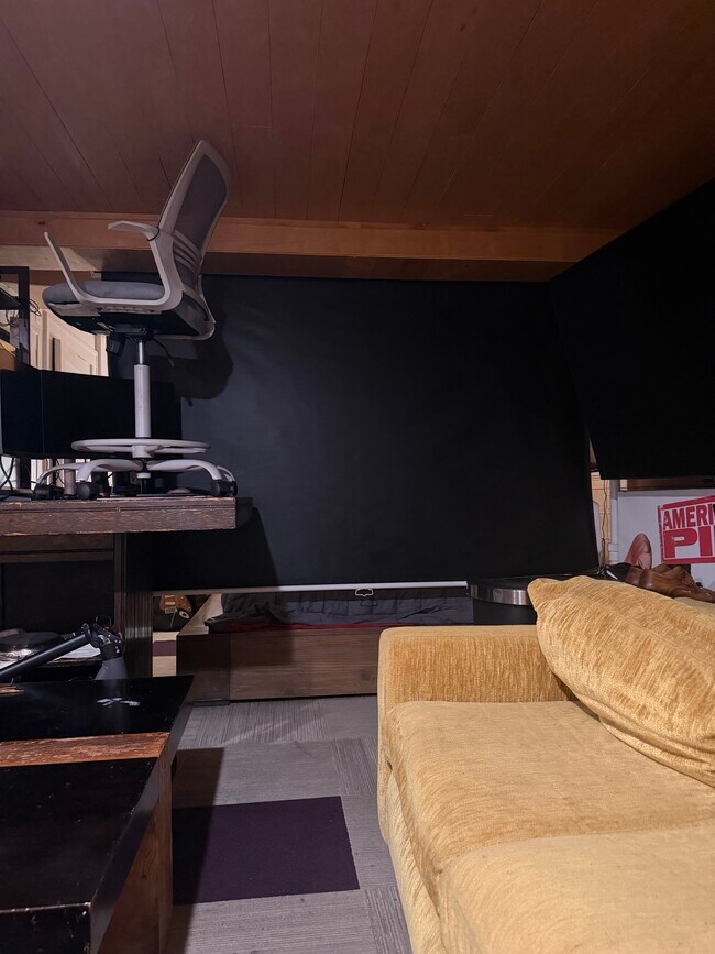 Building Photo - 417 W Webster Ave