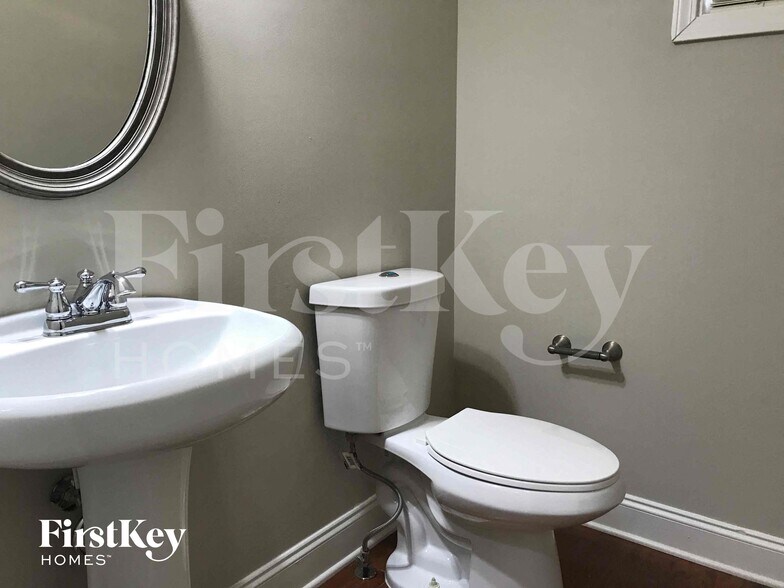 Building Photo - 531 Garden View Ct