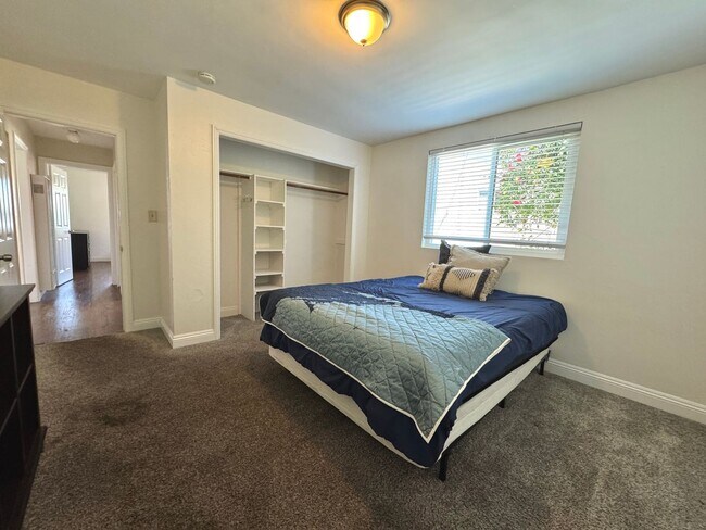 Building Photo - 4 BED / 2 BATH NEAR SDSU w/ LARGE BACKYARD...