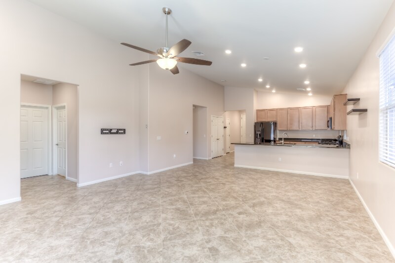 Building Photo - 8291 E Magee Hill Loop