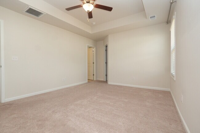 Building Photo - 3BR/2.5BA SFR with 1-car garage near Publix. Pets Allowed