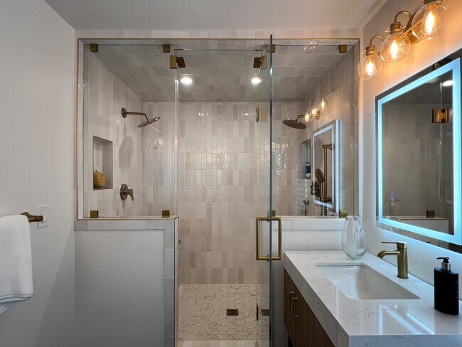 Building Photo - Wine Country Retreat with Guest Cottage & Vineyard Views