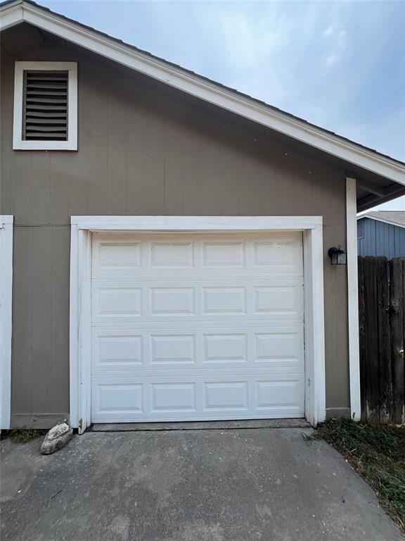 Building Photo - 12302 Alderbrook Dr