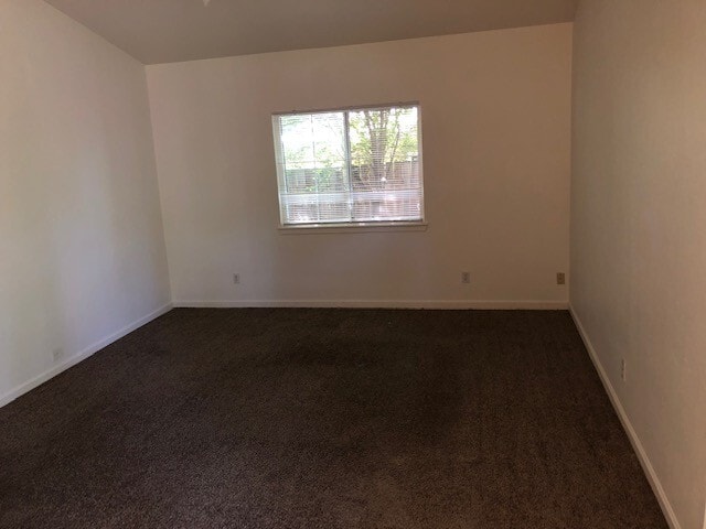 Building Photo - House: 4 Bedroom / 2 Bathroom - North Highlands (COMING SOON!!)