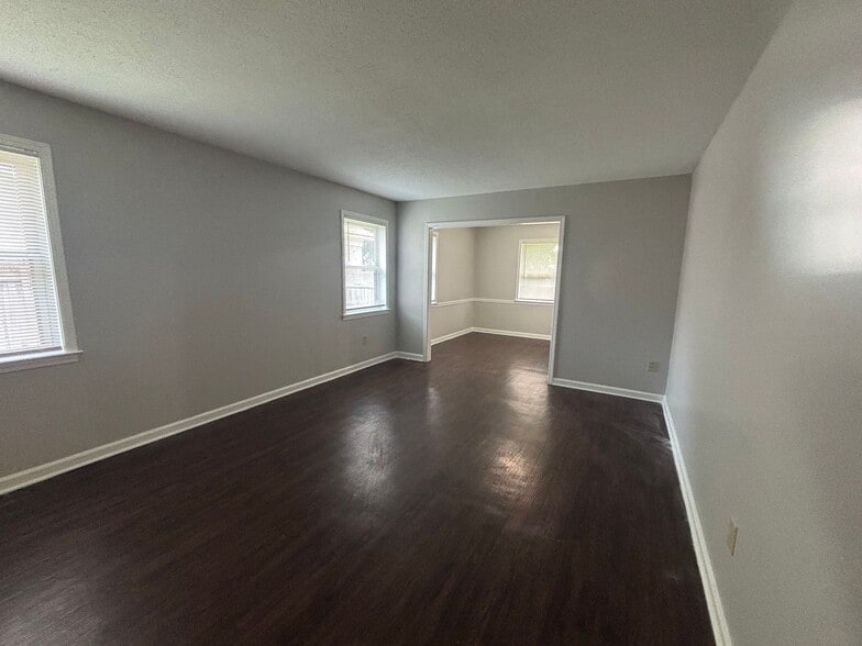 Building Photo - 3132 Rosebay Ln