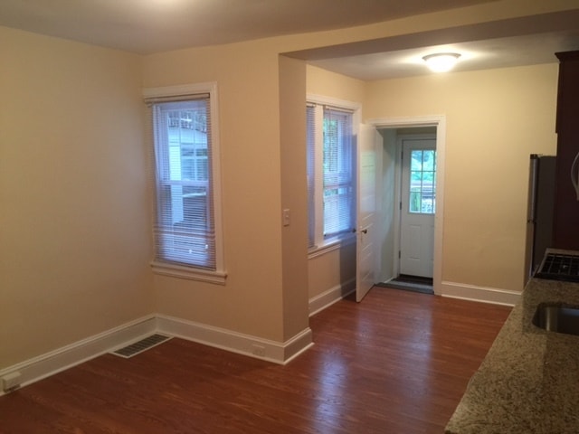 Building Photo - 947 Sargent Ave