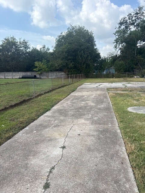 Building Photo - 4517 Hirsch Rd