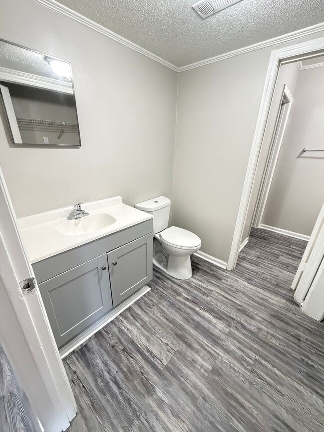 Building Photo - 3 Bedroom