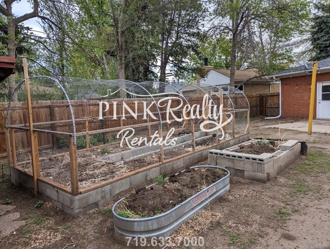 Building Photo - 2112 Templeton Gap Rd