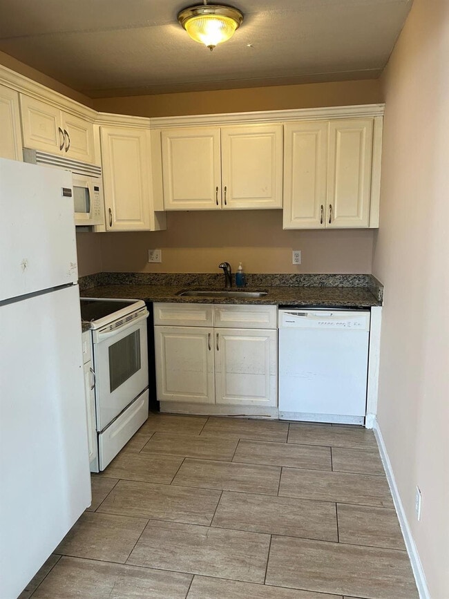 Building Photo - 2200 Springdale Blvd