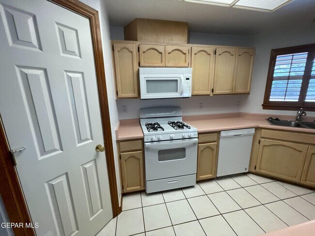 Building Photo - 6851 Rock Canyon Dr