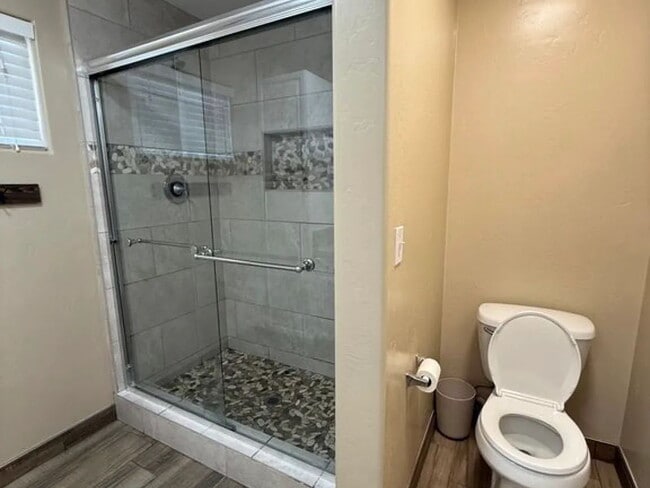 Building Photo - For Rent Beautiful 4-Bedroom Home in Southwest Bakersfield