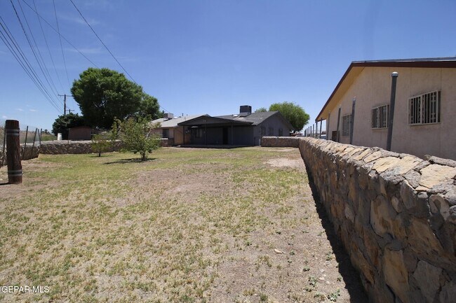 Building Photo - 9604 Gaza Dr