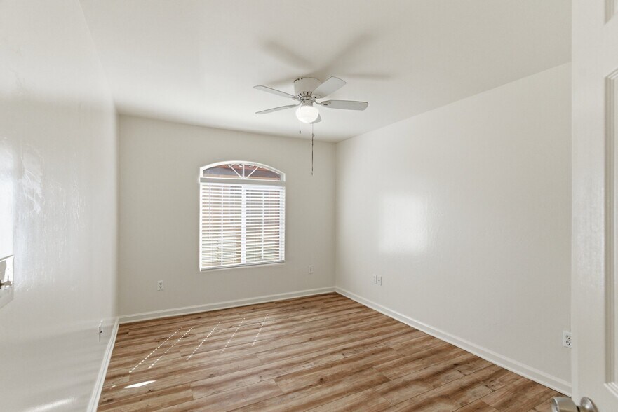 Building Photo - 726 K St