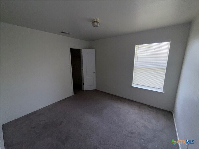 Building Photo - 2901 Tucson Dr
