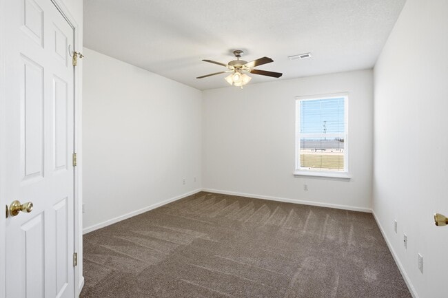 Building Photo - 2413 Northampton Dr