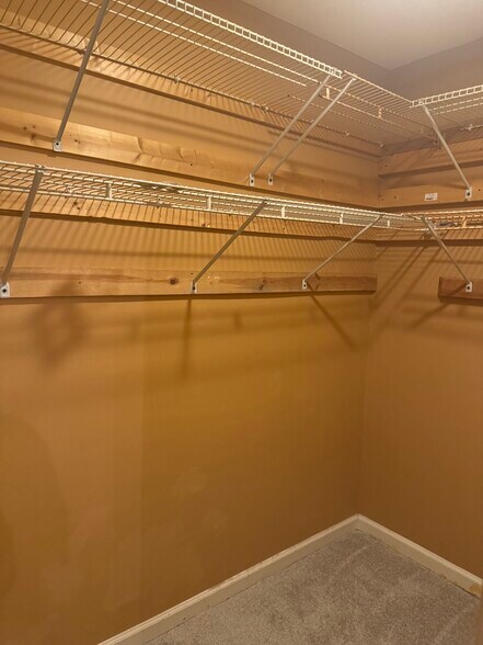 Building Photo - 2641 Parkside Way