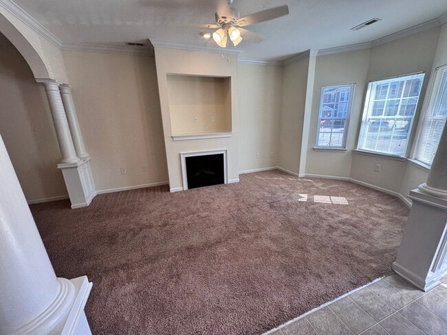 Building Photo - 2 Bed 2 Bath SPACIOUS Town Home! LOCATION LOCATION LOCATION!