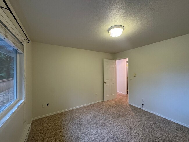 Building Photo - Home Sweet Home! 2 bedroom in Gig Harbor!