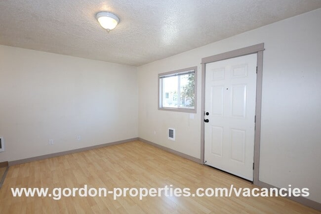Building Photo - SE Arista Dr - 1 bedroom apartment in the ...