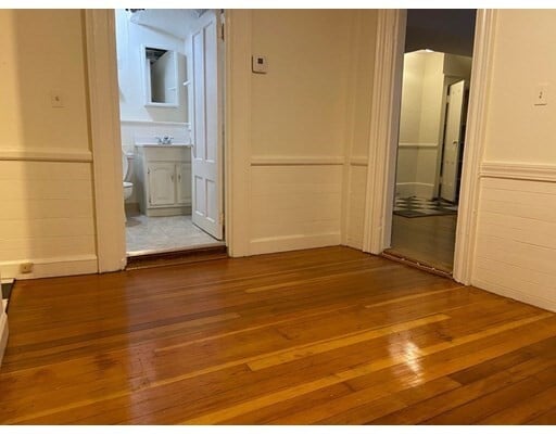 Building Photo - 52 River St