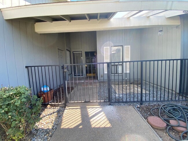Building Photo - 8296 N Raisina Ave