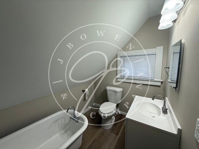 Building Photo - Beautiful 3 bedroom 2 bathroom home in South Toledo