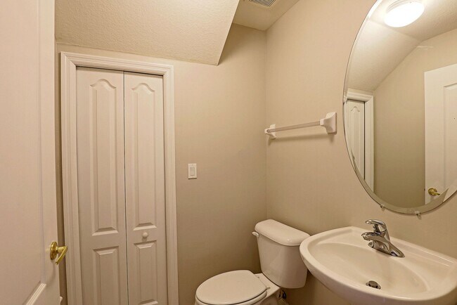 Building Photo - Villages of Stoneybrook 12000-1403