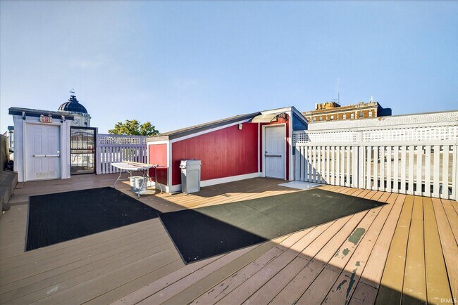 Building Photo - 110 W 6th St