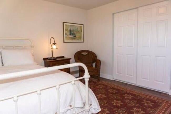 Building Photo - 3 bedroom, 2 bath with double car attached garage, newly remodeled.