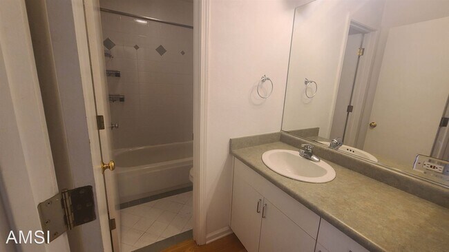 Building Photo - 3 br, 2 bath House - 225 Pierce St #1