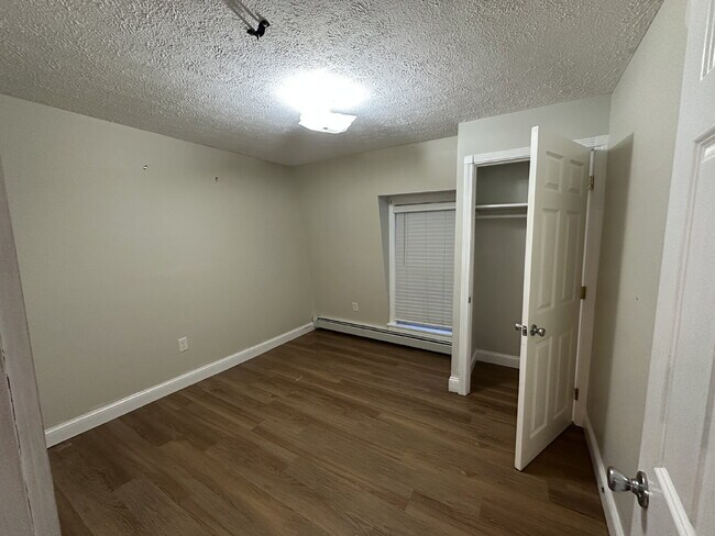 Building Photo - Charming 2-Bedroom Apartment in Portland's East End!