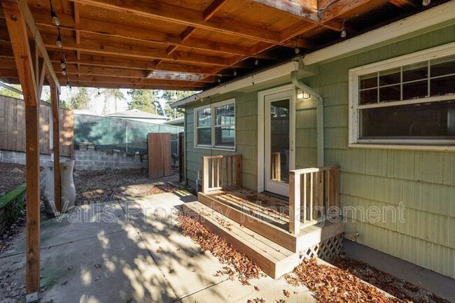 Building Photo - 1025 Terrace Dr NW