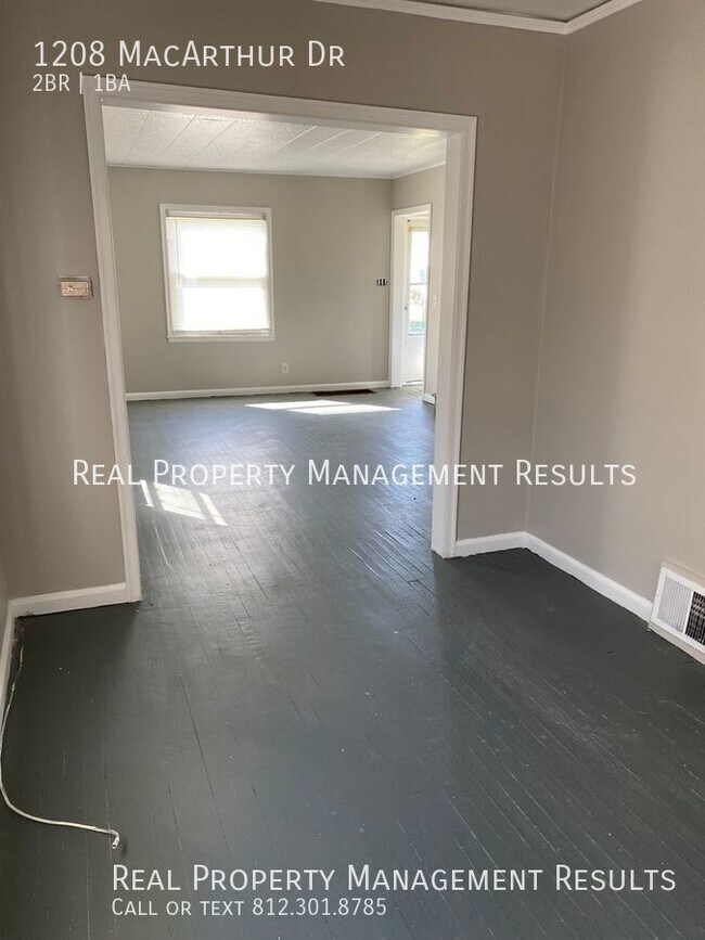 Building Photo - 2 Bedroom, 1 Bath Duplex, Eastside